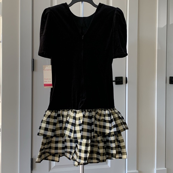 Chic Black and Gold Midi Dress with Elegant Design - Picture 4 of 16